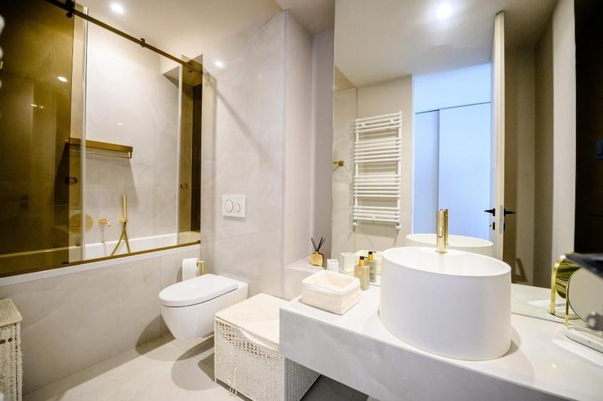 Apartament cu 3 camere semidecomandat, mobilat în Pipera