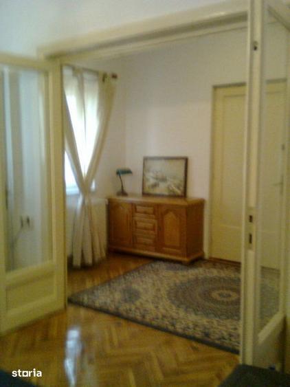 Apartament cu 3 camere semidecomandat, mobilat în Știrbei Vodă