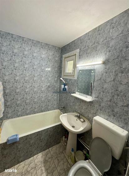 Apartament cu 3 camere semidecomandat în Alexandru Obregia