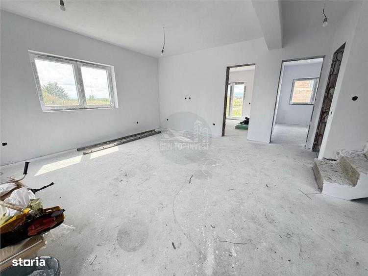 Casă cu 4 camere în Șura Mică