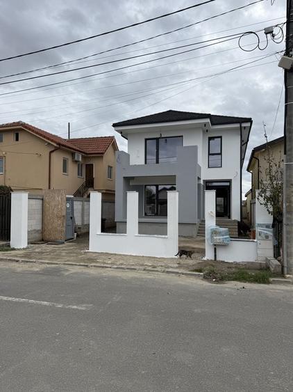 Casă cu 4 camere în Cumpăna