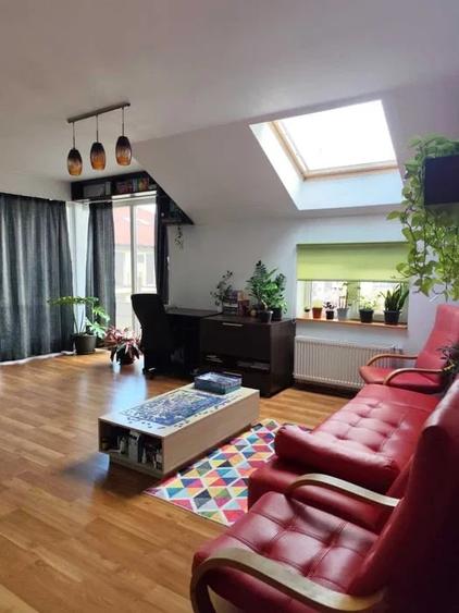 Apartament cu 2 camere semidecomandat, mobilat în Florești