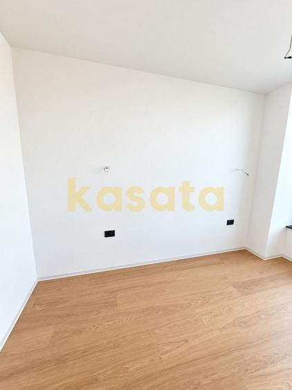 Apartament cu 3 camere semidecomandat în Barbu Văcărescu