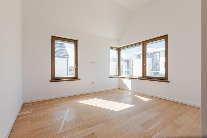 Duplex cu 4 camere cu Canalizare în Exterior Nord