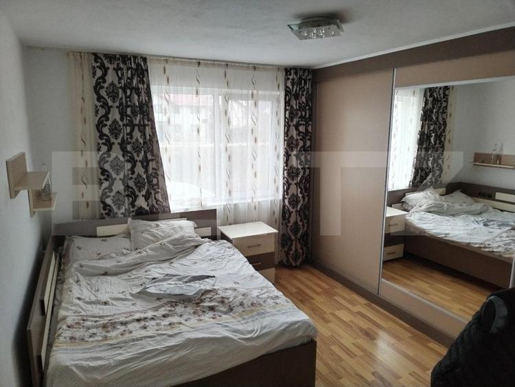 Casă individuală cu 7 camere cu Canalizare în Central