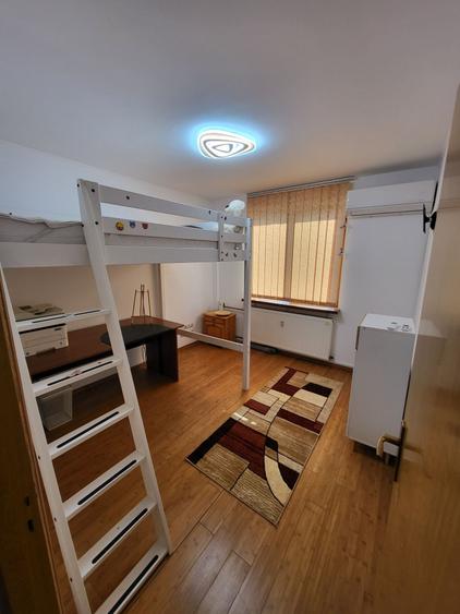 Apartament cu 3 camere semidecomandat în Ghencea