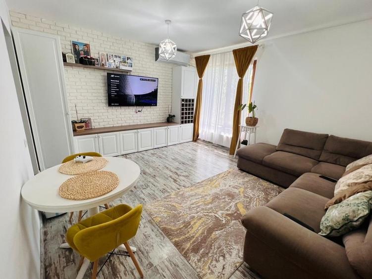 Apartament cu 3 camere decomandat în Central