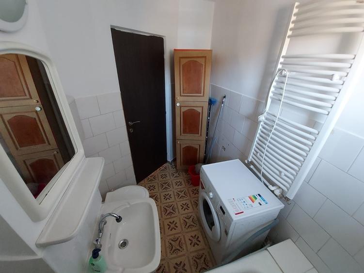 Garsonieră decomandată în Central