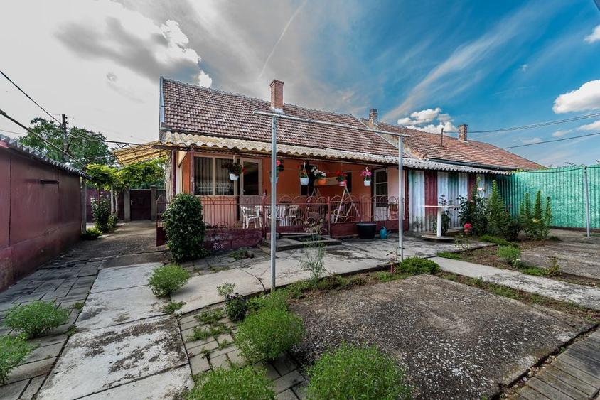 Casă cu 3 camere cu Teren 330 Mp în Central