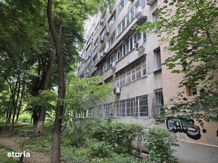 Apartament cu 3 camere decomandat în Drumul Taberei