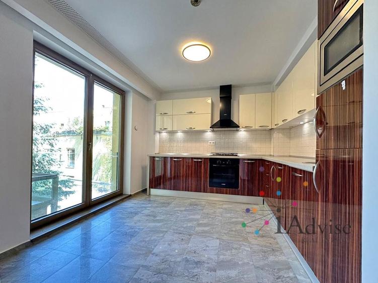 Apartament cu 3 camere decomandat, mobilat în Drumul Poienii