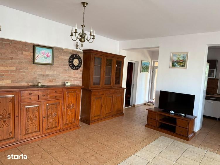 Casă cu 4 camere în Sântandrei
