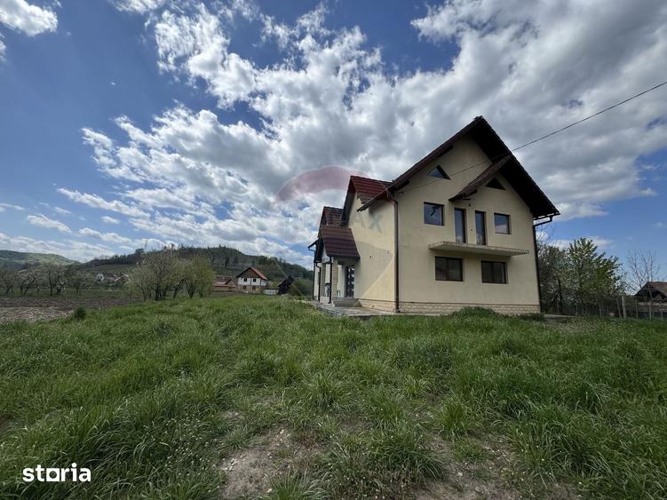 Casă cu 6 camere cu Teren 268 Mp în Moșna