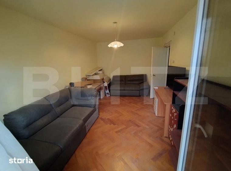 Apartament cu 3 camere decomandat în Craiovița Nouă