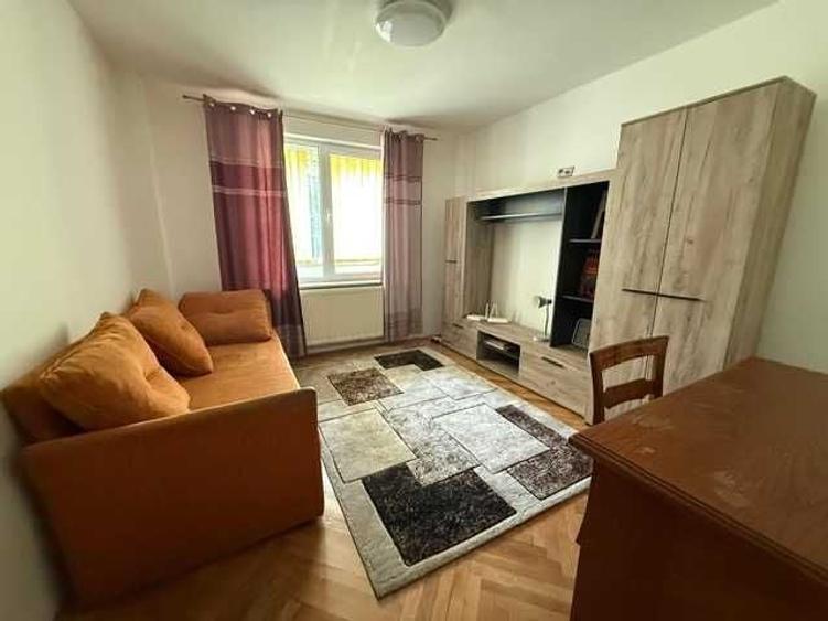 Apartament cu 3 camere decomandat în Gemenii