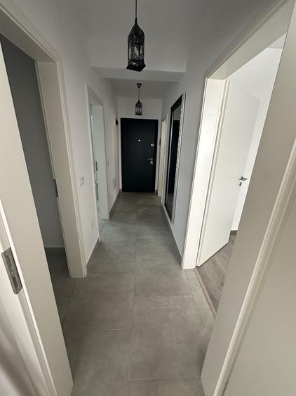 Apartament cu 2 camere decomandat în Tractorul