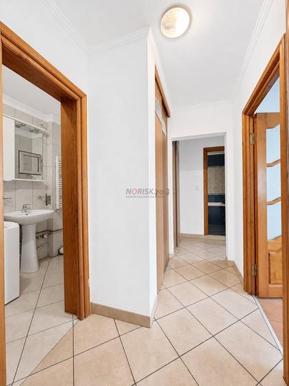 Apartament cu 3 camere decomandat, mobilat în Moinești