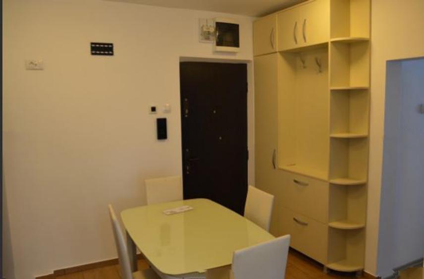 Apartament cu 3 camere semidecomandat, mobilat în Tineretului