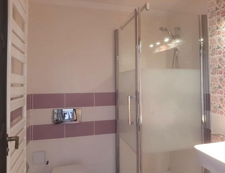 Casă individuală cu 5 camere cu Canalizare în Noua