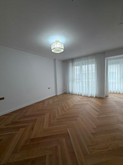 Apartament cu 5 camere decomandat în Pipera