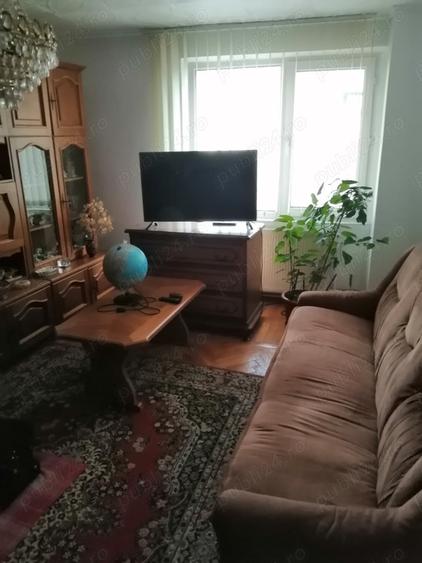 Apartament cu 4 camere decomandat în Găești