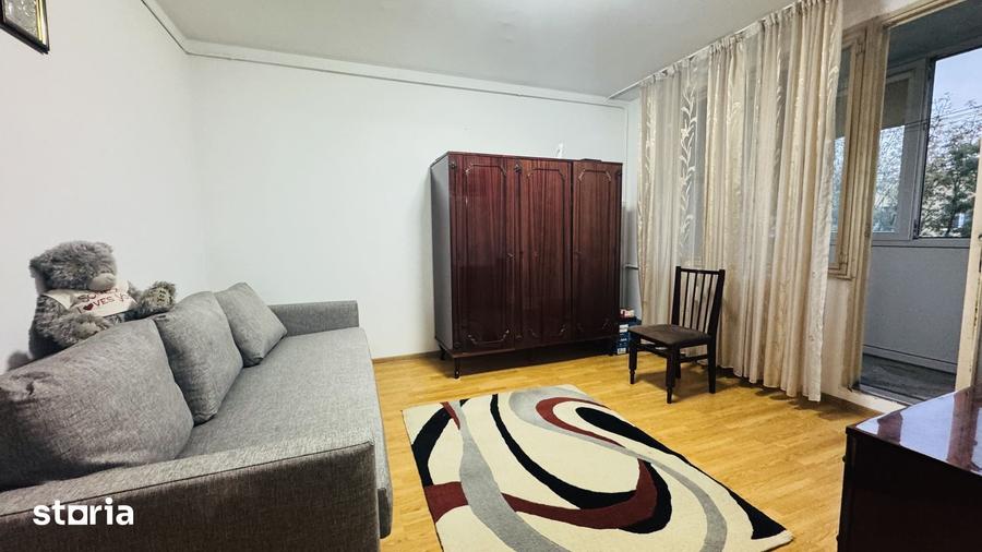 Apartament cu 3 camere decomandat în Titan