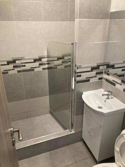 Apartament cu 7 camere decomandat în Calea Călărașilor