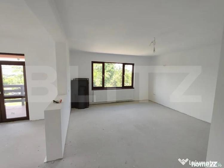 Casă cu 7 camere cu Teren 784 Mp în Central