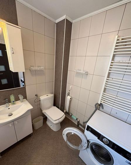 Apartament cu 3 camere decomandat în Ghencea