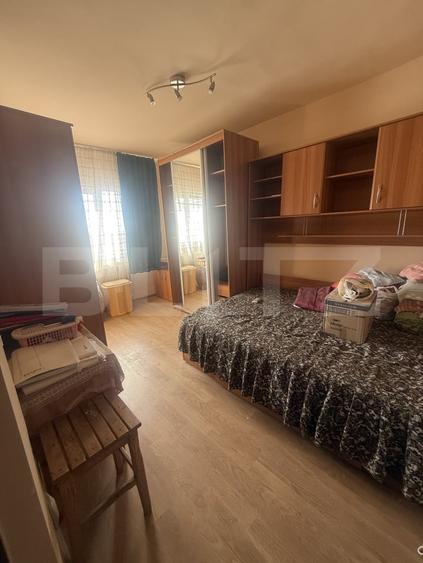 Apartament cu 3 camere decomandat, mobilat în Micro 6