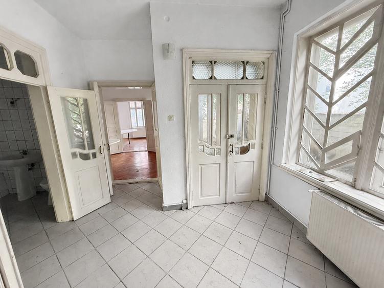Casă individuală cu 5 camere cu Garaj în Tei