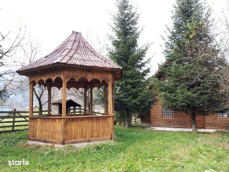Casă cu 4 camere în Vama