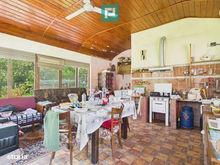 Casă cu 4 camere în Rontău