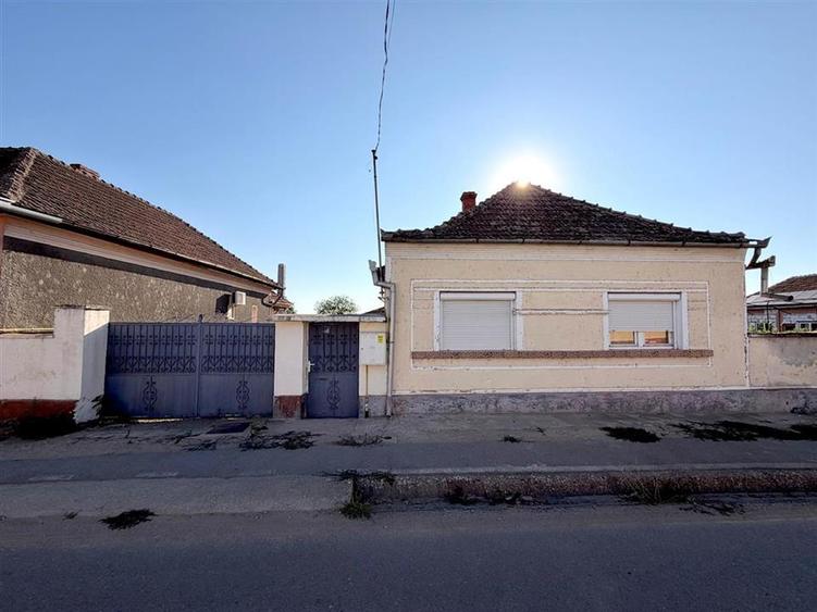 Casă cu 3 camere cu Teren 990 Mp în Tărian