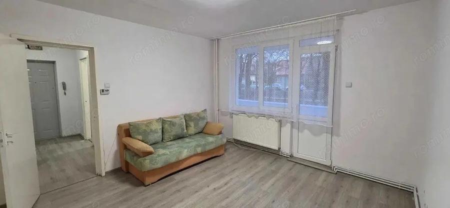 Apartament cu 3 camere decomandat în Tudor