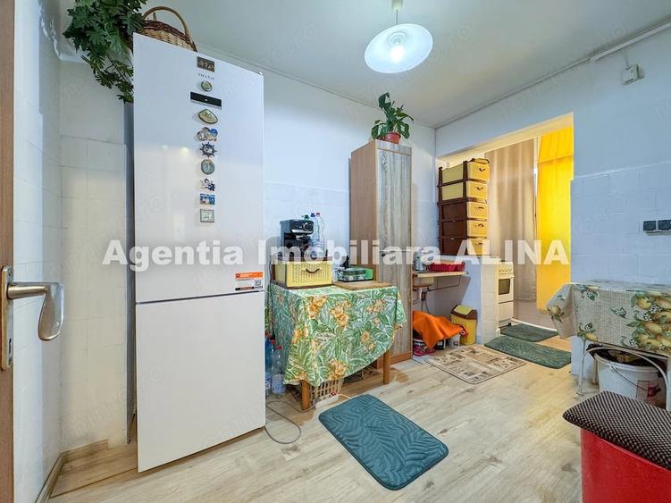 Apartament cu 3 camere decomandat în Piața Centrală