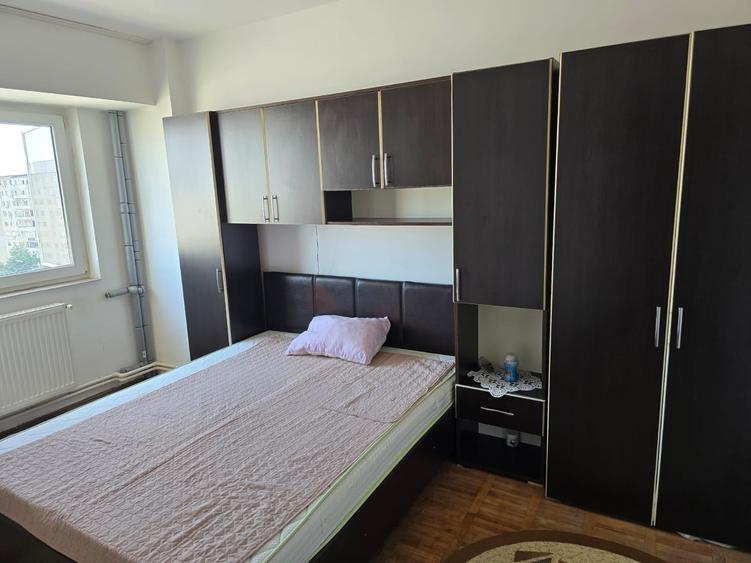 Apartament cu 3 camere decomandat în Casa de Cultură