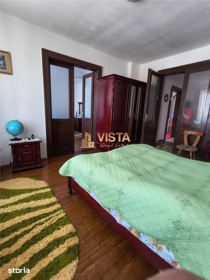 Casă cu 4 camere decomandat cu Teren 2300 Mp în Central