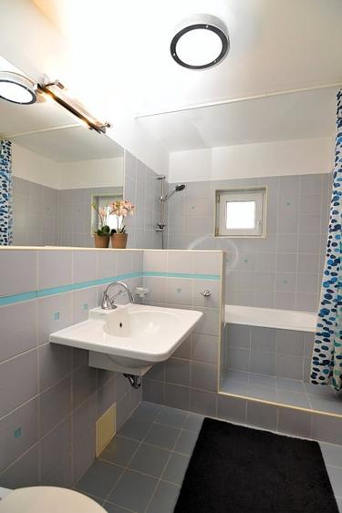 Apartament cu 4 camere decomandat, mobilat în Decebal