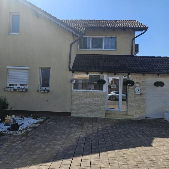 Casă cu 4 camere în Vladimirescu