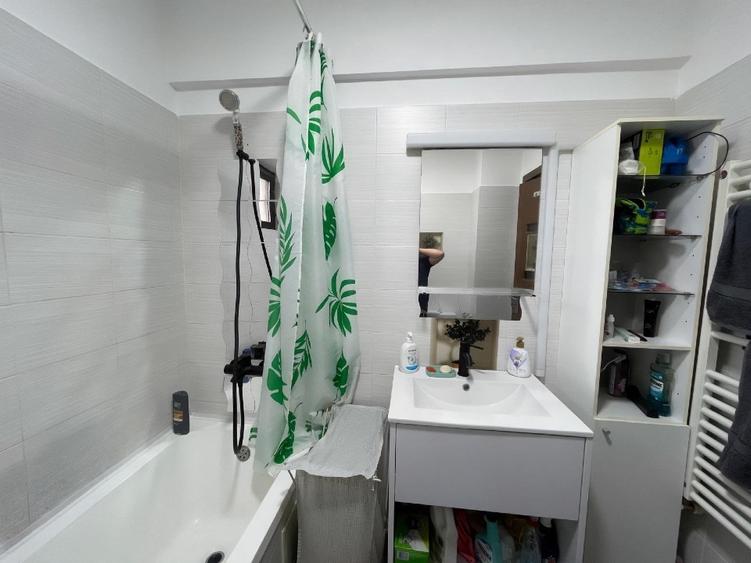 Apartament cu 2 camere semidecomandat, mobilat în Central