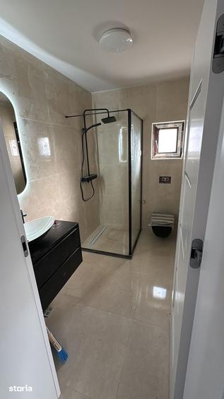 Casă cu 5 camere cu Teren 400 Mp în Cârcea