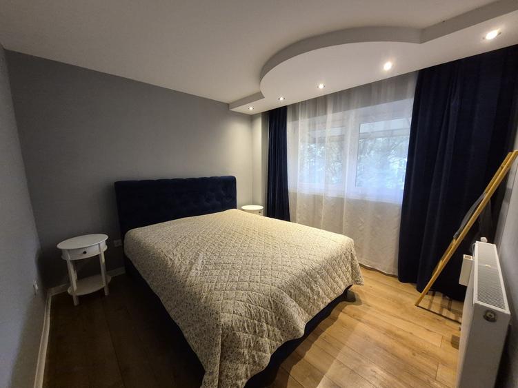 Apartament cu 3 camere decomandat în Lipovei