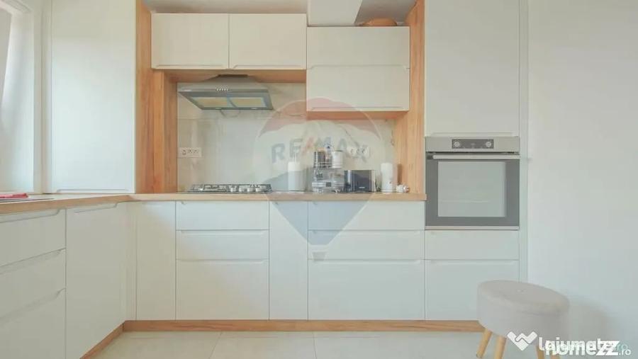 Apartament cu 4 camere semidecomandat în Central