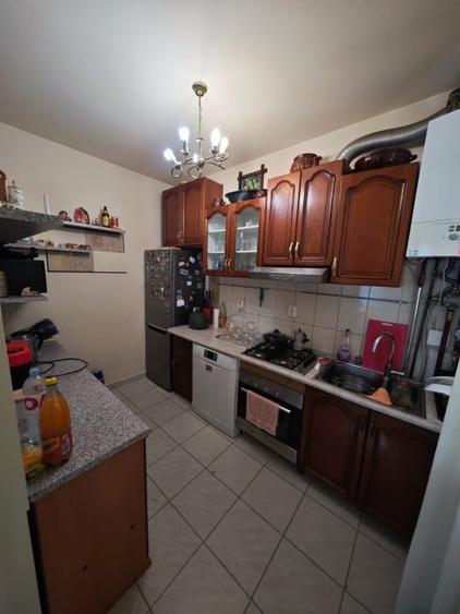 Casă individuală cu 5 camere cu Garaj în Ostratu