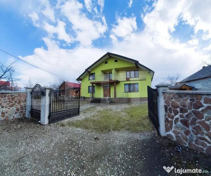 Casă cu 5 camere cu Teren 5000 Mp în Central