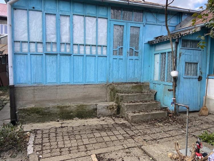 Casă cu Teren 200 Mp în Central