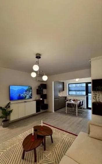 Apartament cu 3 camere decomandat, mobilat în Industriilor