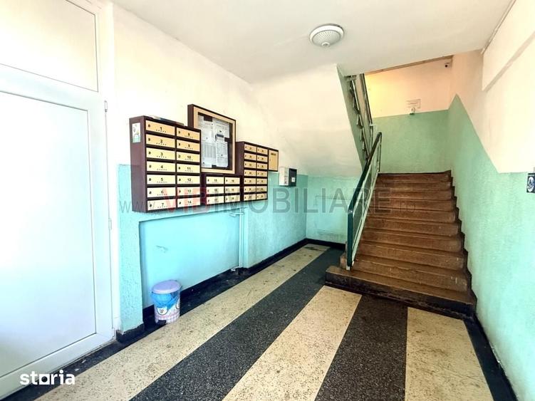 Apartament cu 3 camere în Tei