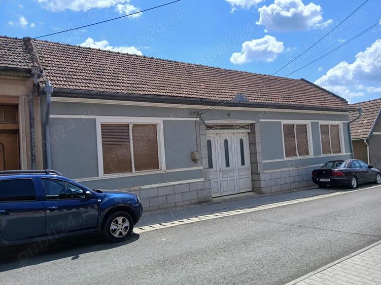 Casă cu 6 camere în Ciclova Română